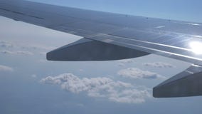 επάνω από το ωκεάνιο παράθυρο όψης εδάφους μυγών αεροπλάνων επάνω από το ωκεάνιο παράθυρο όψης εδάφους μυγών αεροπλάνων
