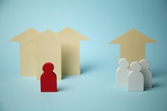Επάνω στο βέλος και τους αριθμούς των επιχειρηματιών ανθρώπων Επιχειρησιακές αύξηση και επιτυχία στοκ εικόνα Επάνω στο βέλος και τους αριθμούς των επιχειρηματιών ανθρώπων Επιχειρησιακές αύξηση και επιτυχία στοκ εικόνα