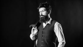 Επίσημο κοστούμι ένδυσης hipster ατόμων γενειοφόρο με τη φανέλλα και το σακάκι πουκάμισων Κομψή μόδα εξαρτήσεων συνήθειας Προσαρμ στοκ εικόνα Επίσημο κοστούμι ένδυσης hipster ατόμων γενειοφόρο με τη φανέλλα και το σακάκι πουκάμισων Κομψή μόδα εξαρτήσεων συνήθειας Προσαρμ στοκ εικόνα