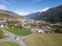 Επίσκεψη Engiadina - Scuol και άλλες διοργανώτριες πόλεις στοκ εικόνα με δικαίωμα ελεύθερης χρήσης Επίσκεψη Engiadina - Scuol και άλλες διοργανώτριες πόλεις στοκ εικόνα με δικαίωμα ελεύθερης χρήσης