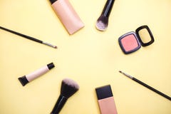 Επαγγελματικός αποτελέστε τα εργαλεία Επίπεδος βάλτε τη σύνθεση στοκ φωτογραφίες με δικαίωμα ελεύθερης χρήσης Επαγγελματικός αποτελέστε τα εργαλεία Επίπεδος βάλτε τη σύνθεση στοκ φωτογραφίες με δικαίωμα ελεύθερης χρήσης