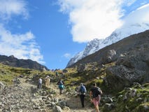 Επαρχία Cusco, Περού - 8 Μαΐου 2016: Μια νέα ομάδα internati στοκ φωτογραφία Επαρχία Cusco, Περού - 8 Μαΐου 2016: Μια νέα ομάδα internati στοκ φωτογραφία
