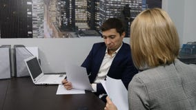 Επιχείρηση Έννοια ζωής γραφείων Επιχειρησιακές συζητήσεις, συνεδρίαση, διορισμός να πάρει την εργασία became hysterical interview απόθεμα βίντεο Επιχείρηση Έννοια ζωής γραφείων Επιχειρησιακές συζητήσεις, συνεδρίαση, διορισμός να πάρει την εργασία became hysterical interview απόθεμα βίντεο