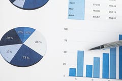 Επιχείρηση και χρηματοδότηση γραφικής παράστασης με μια γκρίζα μάνδρα στοκ φωτογραφίες Επιχείρηση και χρηματοδότηση γραφικής παράστασης με μια γκρίζα μάνδρα στοκ φωτογραφίες