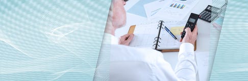 Επιχειρηματίας που παίρνει έναν διορισμό έμβλημα πανοραμικό στοκ εικόνα με δικαίωμα ελεύθερης χρήσης Επιχειρηματίας που παίρνει έναν διορισμό έμβλημα πανοραμικό στοκ εικόνα με δικαίωμα ελεύθερης χρήσης