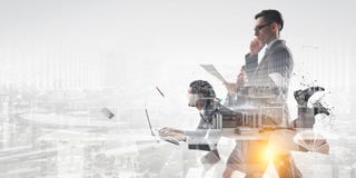 Επιχειρηματίες στην εργασία τους στοκ φωτογραφίες Επιχειρηματίες στην εργασία τους στοκ φωτογραφίες