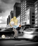 Επιχειρησιακά άτομα που φέρνουν τα νομίσματα στην πλάτη του στοκ εικόνα Επιχειρησιακά άτομα που φέρνουν τα νομίσματα στην πλάτη του στοκ εικόνα