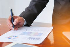 Επιχειρησιακές συνεδριάσεις, έγγραφα, ανάλυση πωλήσεων, αποτελέσματα ανάλυσης στοκ εικόνα Επιχειρησιακές συνεδριάσεις, έγγραφα, ανάλυση πωλήσεων, αποτελέσματα ανάλυσης στοκ εικόνα