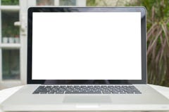 Εργασιακός χώρος γραφείων με τον ανοικτό υπολογιστή ταμπλετών προτύπων lap-top και smartphone στο ξύλινο γραφείο Στοκ εικόνα με δικαίωμα ελεύθερης χρήσης Εργασιακός χώρος γραφείων με τον ανοικτό υπολογιστή ταμπλετών προτύπων lap-top και smartphone στο ξύλινο γραφείο Στοκ εικόνα με δικαίωμα ελεύθερης χρήσης