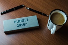 Ερώτηση προϋπολογισμών 2019 κειμένων γραψίματος λέξης Επιχειρησιακή έννοια για την εκτίμηση του εισοδήματος και δαπάνες για τον α στοκ φωτογραφία με δικαίωμα ελεύθερης χρήσης Ερώτηση προϋπολογισμών 2019 κειμένων γραψίματος λέξης Επιχειρησιακή έννοια για την εκτίμηση του εισοδήματος και δαπάνες για τον α στοκ φωτογραφία με δικαίωμα ελεύθερης χρήσης