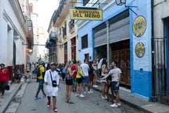 Εστιατόριο Λα Bodeguita del Medio στην παλαιά Αβάνα, Κούβα στοκ φωτογραφία με δικαίωμα ελεύθερης χρήσης Εστιατόριο Λα Bodeguita del Medio στην παλαιά Αβάνα, Κούβα στοκ φωτογραφία με δικαίωμα ελεύθερης χρήσης