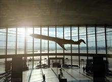 Εσωτερική αίθουσα αναχώρησης Manises στον αερολιμένα στη Βαλένθια, Ισπανία στοκ φωτογραφία με δικαίωμα ελεύθερης χρήσης Εσωτερική αίθουσα αναχώρησης Manises στον αερολιμένα στη Βαλένθια, Ισπανία στοκ φωτογραφία με δικαίωμα ελεύθερης χρήσης
