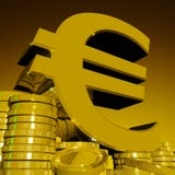 Ευρο- σύμβολο στα νομίσματα που παρουσιάζουν ευρωπαϊκό πλούτο ελεύθερη απεικόνιση δικαιώματος Ευρο- σύμβολο στα νομίσματα που παρουσιάζουν ευρωπαϊκό πλούτο ελεύθερη απεικόνιση δικαιώματος