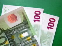 Ευρο- τραπεζογραμμάτια στις διαφορετικές γωνίες Ευρο- τραπεζογραμμάτια στις διαφορετικές γωνίες