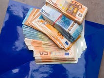ευρο- τραπεζογραμμάτια χρημάτων, σωρός των χρημάτων, μετρητά, σωρός, νέοι λογαριασμοί, που απομονώνονται στοκ εικόνες με δικαίωμα ελεύθερης χρήσης ευρο- τραπεζογραμμάτια χρημάτων, σωρός των χρημάτων, μετρητά, σωρός, νέοι λογαριασμοί, που απομονώνονται στοκ εικόνες με δικαίωμα ελεύθερης χρήσης