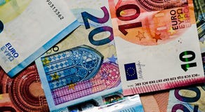 Ευρο- χρηματιστήρια χρηματοδότησης κινηματογραφήσεων σε πρώτο πλάνο χρημάτων σημειώσεων στοκ φωτογραφία με δικαίωμα ελεύθερης χρήσης Ευρο- χρηματιστήρια χρηματοδότησης κινηματογραφήσεων σε πρώτο πλάνο χρημάτων σημειώσεων στοκ φωτογραφία με δικαίωμα ελεύθερης χρήσης