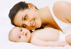 ευτυχές mom μωρών στοκ εικόνες με δικαίωμα ελεύθερης χρήσης ευτυχές mom μωρών στοκ εικόνες με δικαίωμα ελεύθερης χρήσης