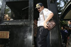 λεωφορείο καταστρωμάτων αρχαίων και μεταφορών ραγών στην πόλη σόλο, κεντρική Ιάβα στοκ φωτογραφία λεωφορείο καταστρωμάτων αρχαίων και μεταφορών ραγών στην πόλη σόλο, κεντρική Ιάβα στοκ φωτογραφία
