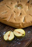 Εύγευστο αχλάδι ξινό στον πίνακα Πίτα tatin αχλαδιών στον ξύλινο πίνακα Σπιτικός οργανικός φρέσκος πίτα ή ξινός φρούτων αχλαδιών στοκ εικόνες Εύγευστο αχλάδι ξινό στον πίνακα Πίτα tatin αχλαδιών στον ξύλινο πίνακα Σπιτικός οργανικός φρέσκος πίτα ή ξινός φρούτων αχλαδιών στοκ εικόνες