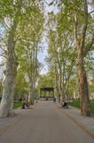 Ζάγκρεμπ, Κροατία, στις 24 Απριλίου 2019: Άνθρωποι που απολαμβάνουν το απόγευμα που περπατά στον πράσινο περίπατο με μια άποψη το στοκ φωτογραφία Ζάγκρεμπ, Κροατία, στις 24 Απριλίου 2019: Άνθρωποι που απολαμβάνουν το απόγευμα που περπατά στον πράσινο περίπατο με μια άποψη το στοκ φωτογραφία
