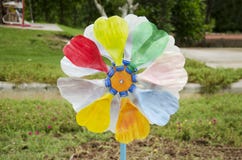 Ζωηρόχρωμο παιχνίδι pinwheel και ανεμόμυλων στοκ εικόνες Ζωηρόχρωμο παιχνίδι pinwheel και ανεμόμυλων στοκ εικόνες