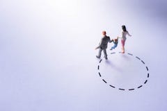 Ζώνη άνεσης για την έννοια παιδιών παρόν από το μικροσκοπικό αριθμό ευτυχή στοκ φωτογραφία με δικαίωμα ελεύθερης χρήσης Ζώνη άνεσης για την έννοια παιδιών παρόν από το μικροσκοπικό αριθμό ευτυχή στοκ φωτογραφία με δικαίωμα ελεύθερης χρήσης