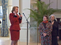Η Janet McCain Huckabee και άλλες πρώτες κυρίες του Αρκάνσας της πρωτεύουσας του Αρκάνσας μιλούν στο γεύμα στοκ φωτογραφίες με δικαίωμα ελεύθερης χρήσης Η Janet McCain Huckabee και άλλες πρώτες κυρίες του Αρκάνσας της πρωτεύουσας του Αρκάνσας μιλούν στο γεύμα στοκ φωτογραφίες με δικαίωμα ελεύθερης χρήσης