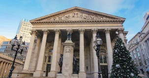 Η βασιλική ανταλλαγή στο Λονδίνο με το χριστουγεννιάτικο δέντρο στοκ εικόνες Η βασιλική ανταλλαγή στο Λονδίνο με το χριστουγεννιάτικο δέντρο στοκ εικόνες