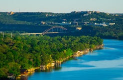 Η γέφυρα PennyBacker ή το τοπίο 360 γεφυρών τοποθετεί την άποψη Bonnell στοκ εικόνες με δικαίωμα ελεύθερης χρήσης Η γέφυρα PennyBacker ή το τοπίο 360 γεφυρών τοποθετεί την άποψη Bonnell στοκ εικόνες με δικαίωμα ελεύθερης χρήσης