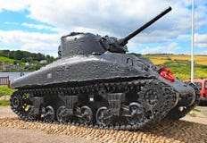Η δεξαμενή Sherman στις άμμους Slapton στο Devon Βυθίστηκε στη δράση κατά τη διάρκεια της τίγρης άσκησης που ήταν μια πρόβα για τ στοκ φωτογραφία Η δεξαμενή Sherman στις άμμους Slapton στο Devon Βυθίστηκε στη δράση κατά τη διάρκεια της τίγρης άσκησης που ήταν μια πρόβα για τ στοκ φωτογραφία