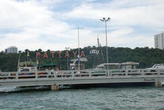 η επιγραφή της πόλης Pattaya θαλασσίως στοκ φωτογραφία με δικαίωμα ελεύθερης χρήσης η επιγραφή της πόλης Pattaya θαλασσίως στοκ φωτογραφία με δικαίωμα ελεύθερης χρήσης