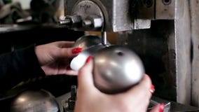 Η εργασία κάνει τη λεπτομέρεια χάλυβα στη μηχανή φιλμ μικρού μήκους Η εργασία κάνει τη λεπτομέρεια χάλυβα στη μηχανή φιλμ μικρού μήκους