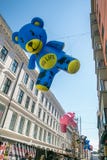 Η ζωή αγκαλιάσματος διόγκωσε τις teddy αρκούδες στοκ εικόνα Η ζωή αγκαλιάσματος διόγκωσε τις teddy αρκούδες στοκ εικόνα