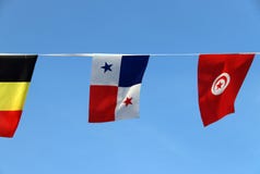 Η μίνι σημαία ραγών υφάσματος του Παναμά, αυτό είναι ένα tricolor μπλε κόκκινος και άσπρος με το αστέρι, που κρεμά στο ύφασμα σχο στοκ εικόνα με δικαίωμα ελεύθερης χρήσης Η μίνι σημαία ραγών υφάσματος του Παναμά, αυτό είναι ένα tricolor μπλε κόκκινος και άσπρος με το αστέρι, που κρεμά στο ύφασμα σχο στοκ εικόνα με δικαίωμα ελεύθερης χρήσης