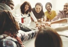 Η ομαδική εργασία ομάδας ενώνει την έννοια συνεργασίας χεριών στοκ φωτογραφία με δικαίωμα ελεύθερης χρήσης Η ομαδική εργασία ομάδας ενώνει την έννοια συνεργασίας χεριών στοκ φωτογραφία με δικαίωμα ελεύθερης χρήσης