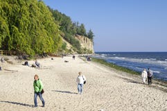 Η παραλία στο Gdynia Orlowo στον κόλπο της θάλασσας της Βαλτικής στην Πολωνία, Ευρώπη Στοκ Εικόνα Η παραλία στο Gdynia Orlowo στον κόλπο της θάλασσας της Βαλτικής στην Πολωνία, Ευρώπη Στοκ Εικόνα