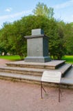 Η περιοχή παλατιών στο Pavlovsk πάρκο, βάση βάθρων ηλιακών ρολογιών Pavlovsk, Αγία Πετρούπολη, Ρωσία στοκ εικόνα με δικαίωμα ελεύθερης χρήσης Η περιοχή παλατιών στο Pavlovsk πάρκο, βάση βάθρων ηλιακών ρολογιών Pavlovsk, Αγία Πετρούπολη, Ρωσία στοκ εικόνα με δικαίωμα ελεύθερης χρήσης