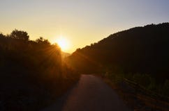 Η πορεία που λαμβάνεται από την οικογένεια προς τον παράδεισο στοκ φωτογραφίες Η πορεία που λαμβάνεται από την οικογένεια προς τον παράδεισο στοκ φωτογραφίες