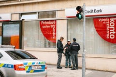 Η Πράγα, Δημοκρατία της Τσεχίας - 15 Δεκεμβρίου 2016 - η αστυνομία ελέγχει τα έγγραφα των μεταναστών Ενίσχυση της ασφάλειας Στοκ φωτογραφίες με δικαίωμα ελεύθερης χρήσης Η Πράγα, Δημοκρατία της Τσεχίας - 15 Δεκεμβρίου 2016 - η αστυνομία ελέγχει τα έγγραφα των μεταναστών Ενίσχυση της ασφάλειας Στοκ φωτογραφίες με δικαίωμα ελεύθερης χρήσης