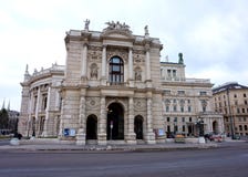 Η πρόσοψη της οικοδόμησης του Burgtheater στη Βιέννη στην Αυστρία στοκ εικόνες με δικαίωμα ελεύθερης χρήσης Η πρόσοψη της οικοδόμησης του Burgtheater στη Βιέννη στην Αυστρία στοκ εικόνες με δικαίωμα ελεύθερης χρήσης