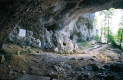 Η σπηλιά του Λα Luire στο οροπέδιο Vercors, η σπηλιά της αντίστασης στοκ εικόνα με δικαίωμα ελεύθερης χρήσης Η σπηλιά του Λα Luire στο οροπέδιο Vercors, η σπηλιά της αντίστασης στοκ εικόνα με δικαίωμα ελεύθερης χρήσης