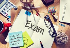 Η τελική ανάγνωση δοκιμής αποτελεσμάτων διαγωνισμών κρατά την έννοια λέξεων στοκ εικόνες Η τελική ανάγνωση δοκιμής αποτελεσμάτων διαγωνισμών κρατά την έννοια λέξεων στοκ εικόνες