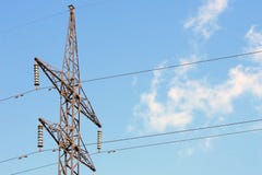 Ηλεκτροφόρο καλώδιο ενάντια στο μπλε ουρανό με το καλώδιο σταθμών παραγωγής ηλεκτρικού ρεύματος σύννεφων στοκ φωτογραφία με δικαίωμα ελεύθερης χρήσης Ηλεκτροφόρο καλώδιο ενάντια στο μπλε ουρανό με το καλώδιο σταθμών παραγωγής ηλεκτρικού ρεύματος σύννεφων στοκ φωτογραφία με δικαίωμα ελεύθερης χρήσης