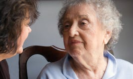ηλικιωμένη μητέρα κορών ηλικιωμένη μητέρα κορών