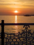 Ηλιοβασίλεμα δυτικών αποβαθρών στοκ εικόνες με δικαίωμα ελεύθερης χρήσης Ηλιοβασίλεμα δυτικών αποβαθρών στοκ εικόνες με δικαίωμα ελεύθερης χρήσης