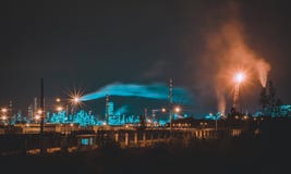 ημισεληνοειδής βροχή νύχτας πόλεων στοκ εικόνες ημισεληνοειδής βροχή νύχτας πόλεων στοκ εικόνες