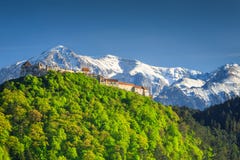 Θεαματική μεσαιωνική ακρόπολη στην πόλη Rasnov, περιοχή Brasov, της Τρανσυλβανίας, Ρουμανία στοκ εικόνες Θεαματική μεσαιωνική ακρόπολη στην πόλη Rasnov, περιοχή Brasov, της Τρανσυλβανίας, Ρουμανία στοκ εικόνες