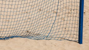 Θερινός αθλητισμός ποδοσφαίρου στόχος καθαρός σε μια αμμώδη παραλία Στοκ Φωτογραφίες Θερινός αθλητισμός ποδοσφαίρου στόχος καθαρός σε μια αμμώδη παραλία Στοκ Φωτογραφίες