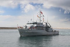 Θωρηκτό που εισάγεται στο λιμένα της Αλικάντε στην Ισπανία στοκ εικόνες Θωρηκτό που εισάγεται στο λιμένα της Αλικάντε στην Ισπανία στοκ εικόνες