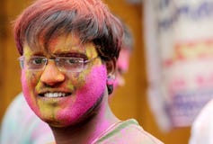 Ινδικός ινδός γιορτάζει Holi ή το ινδικό ινδό φεστιβάλ των χρωμάτων ένα ετήσιο γεγονός Στοκ φωτογραφία με δικαίωμα ελεύθερης χρήσης Ινδικός ινδός γιορτάζει Holi ή το ινδικό ινδό φεστιβάλ των χρωμάτων ένα ετήσιο γεγονός Στοκ φωτογραφία με δικαίωμα ελεύθερης χρήσης